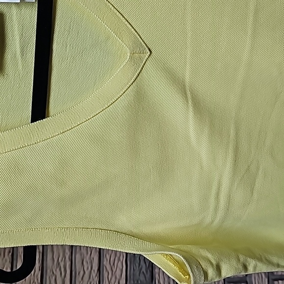 Liz Claiborne Sleeveless Yellow Top Sz L Petite - Picture 3 of 7